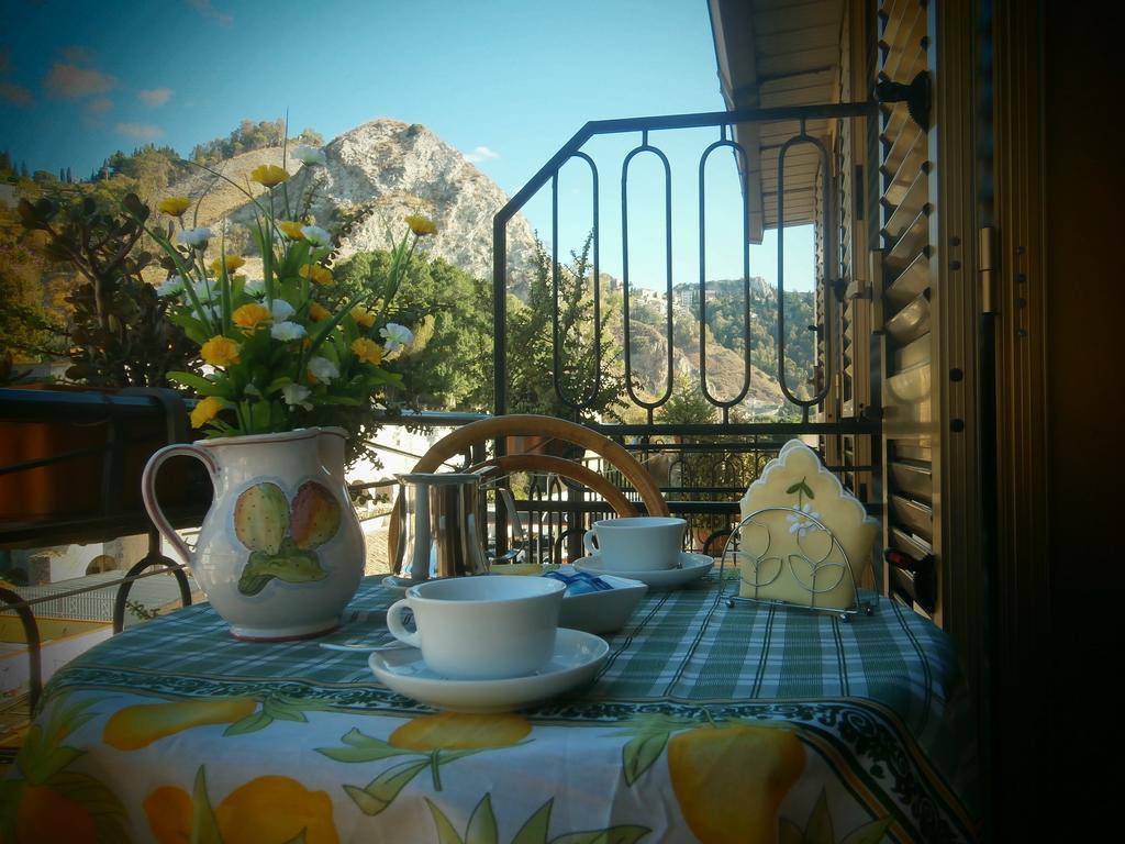 Hotel Pensione Cundari Taormina Buitenkant foto